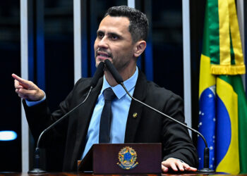 Cleitinho critica Justiça pela possibilidade de Bolsonaro cumprir pena na Papuda — Senado Notícias