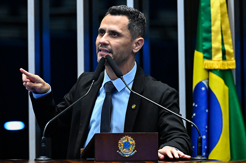 Cleitinho critica Justiça pela possibilidade de Bolsonaro cumprir pena na Papuda — Senado Notícias