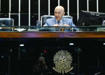 Confúcio Moura relata visita à cidade natal e destaca legado de Hagahús Araújo — Senado Notícias