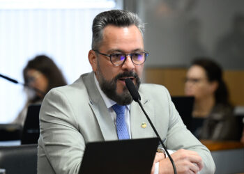 CE aprova regulamentação da profissão de multimídia — Senado Notícias