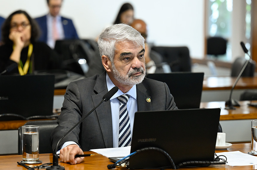 CE aprova obra do violonista Sebastião Tapajós como manifestação cultural — Senado Notícias