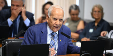 Restrição a uso de grandes quantias em dinheiro é aprovada pela CCJ — Senado Notícias