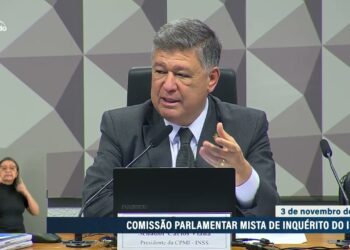 CPMI do INSS está cumprindo missão de investigar fraudes, diz Carlos Viana — Senado Notícias