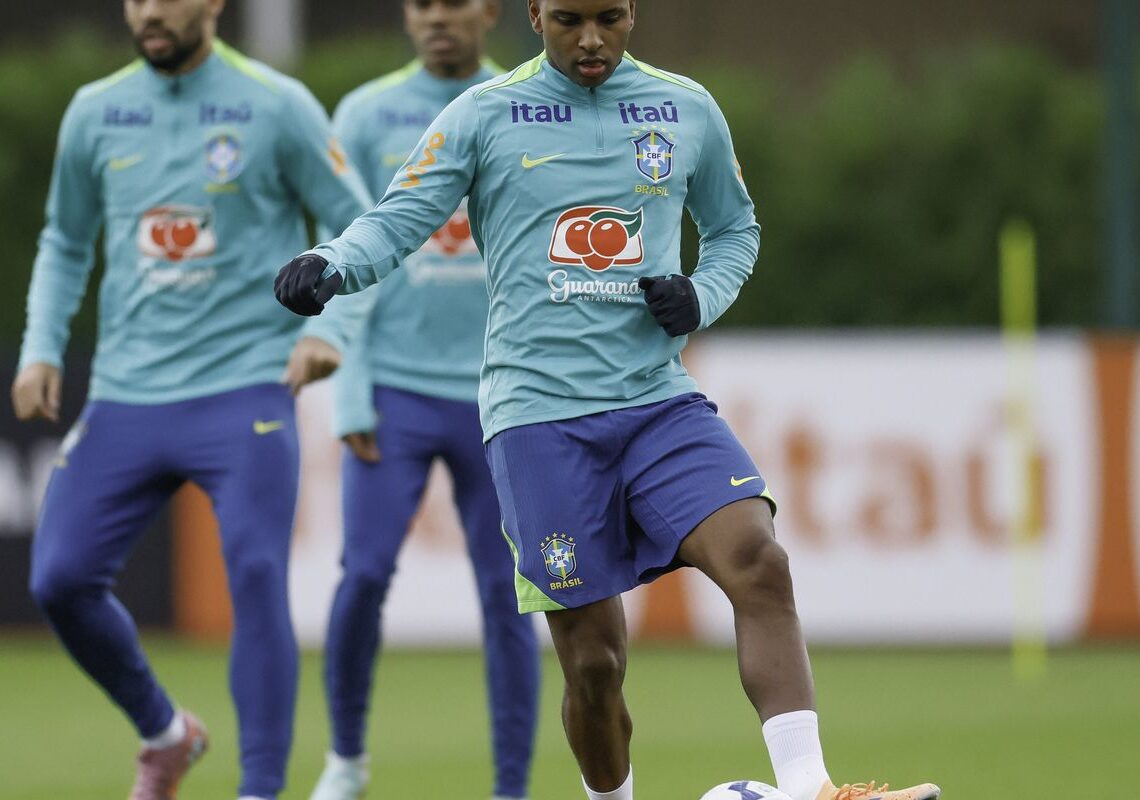 Seleção realiza primeiro treino para amistosos na Europa