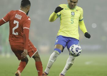 Brasil desperdiça pênalti e não passa de empate com Tunísia
