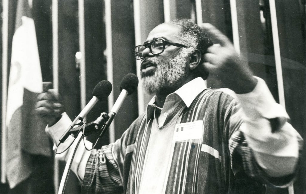 Entrega da Comenda Abdias Nascimento marca o Dia da Consciência Negra — Senado Notícias