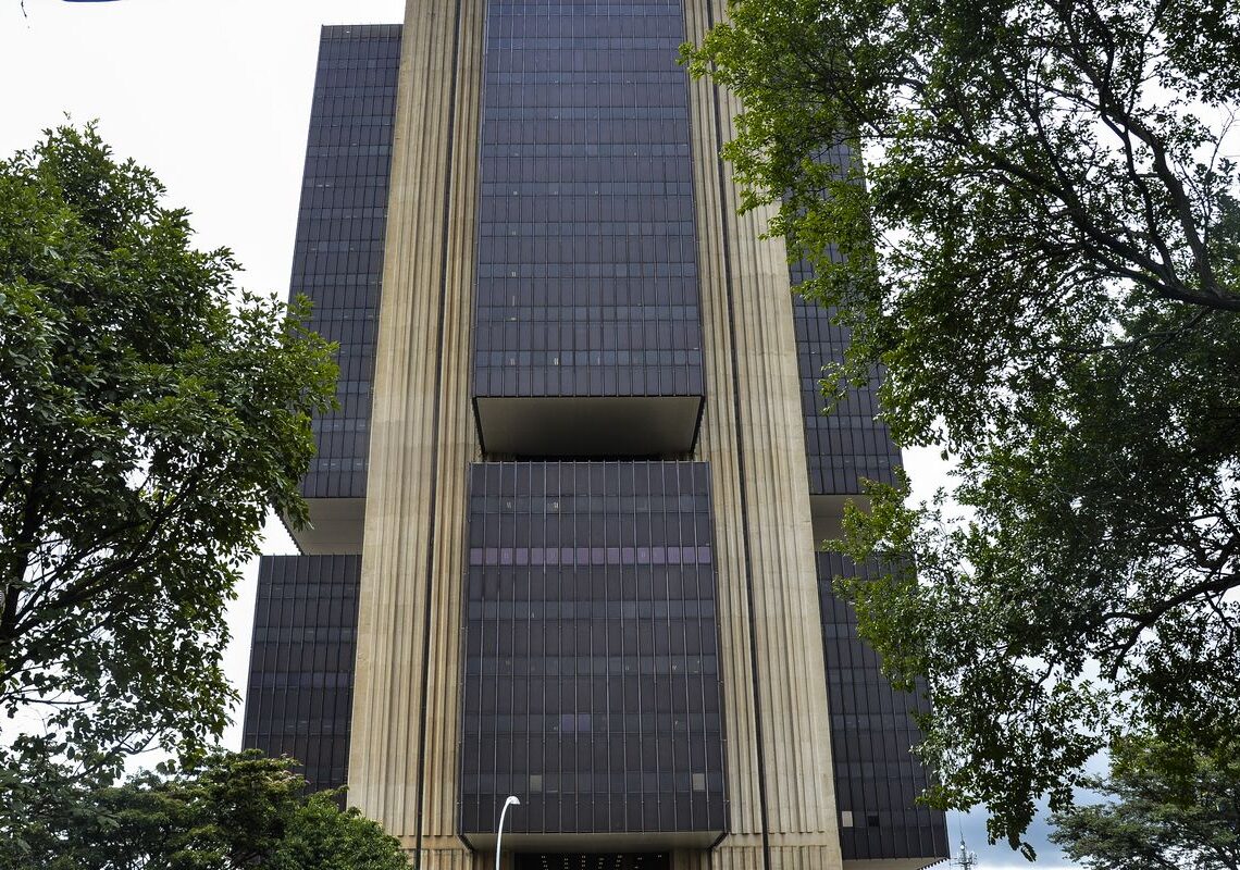 BC mantém juros básicos em 15% ao ano por terceira vez seguida