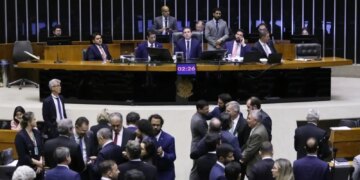 Câmara aprova texto-base do projeto de lei antifacção