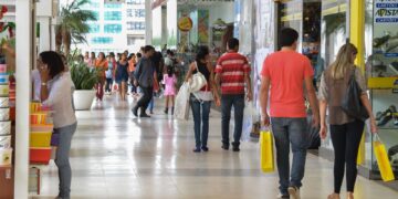 Vendas no comércio caem 0,3% em setembro; quinta queda em seis meses