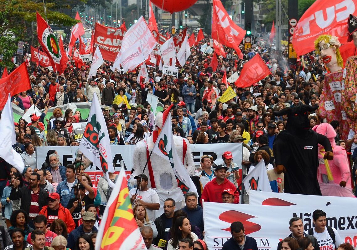 Isenção do IR é vitória dos trabalhadores, dizem centrais sindicais