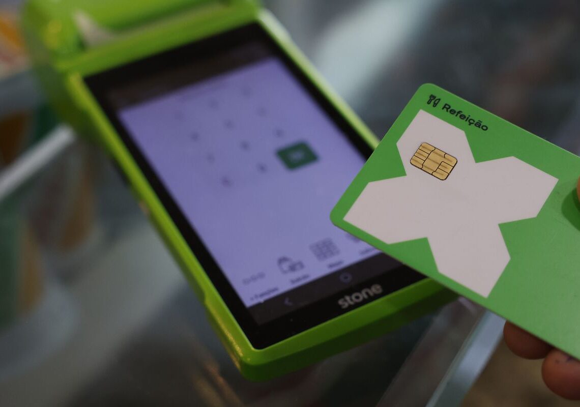 Redes têm um ano para liberar bandeiras no vale-refeição e alimentação