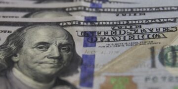 Dólar sobe para R$ 5,33 com espera de dados econômicos nos EUA