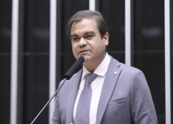 Comissão aprova projeto que prevê multa para veículo estacionado em acesso para pessoa com deficiência – Notícias