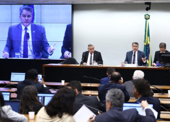 CMO aprova reajustes salariais para policiais do DF — Senado Notícias