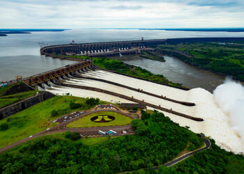 Avança projeto que fixa preço máximo para energia de Itaipu — Senado Notícias