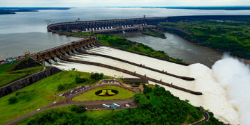 Avança projeto que fixa preço máximo para energia de Itaipu — Senado Notícias