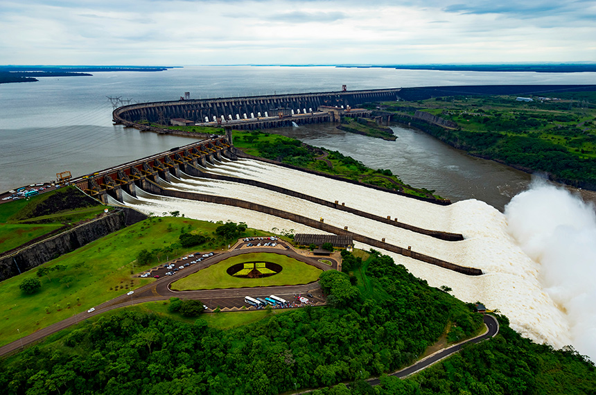 Avança projeto que fixa preço máximo para energia de Itaipu — Senado Notícias