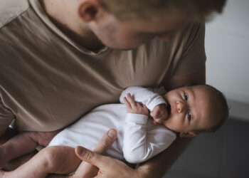Licença-paternidade de 20 dias volta à análise do Senado — Senado Notícias
