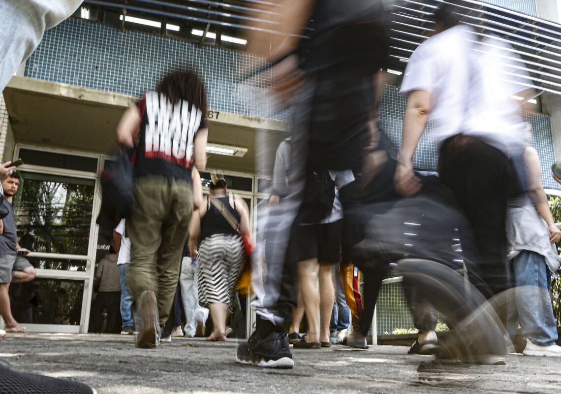 Entenda como é calculada a nota das provas objetivas do Enem 2025