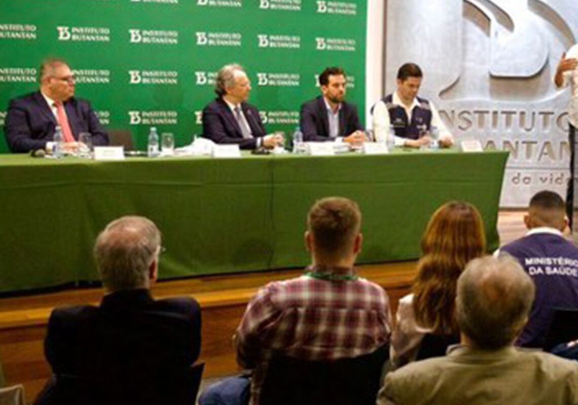 Ministro assina contrato para compra de vacina da dengue do Butantan