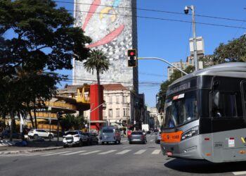 Prefeitura de SP anuncia aumento nas passagens de ônibus para R$ 5,30