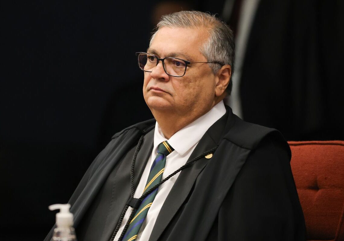 Dino suspende trecho de PL que libera emendas do orçamento secreto