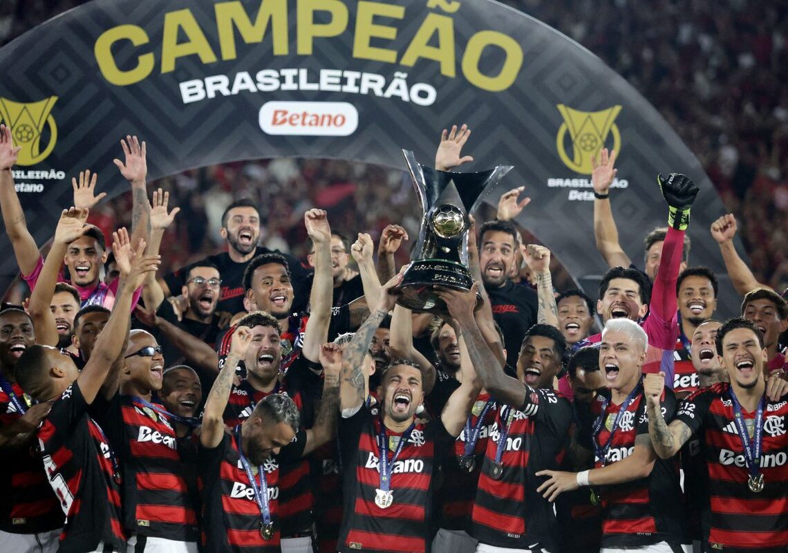 Flamengo derrota Ceará e coroa ano mágico com título Brasileiro