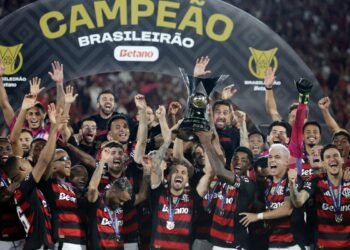 Flamengo derrota Ceará e coroa ano mágico com título Brasileiro