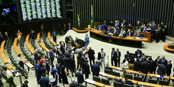 Após derrubada de veto, Senado mantém remuneração prevista para seus servidores — Senado Notícias