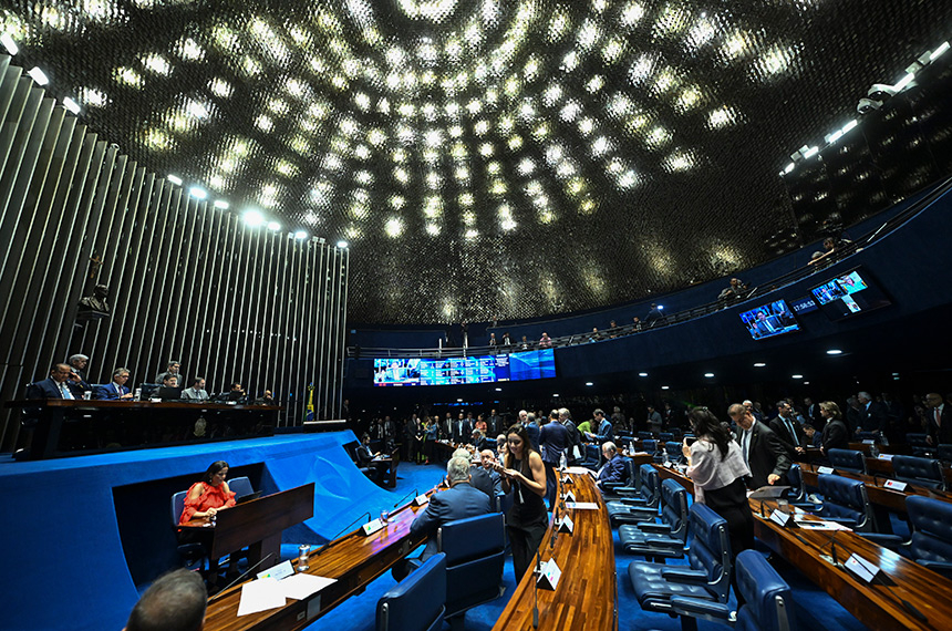 Senado aprova incentivos à formação de professores para educação básica — Senado Notícias