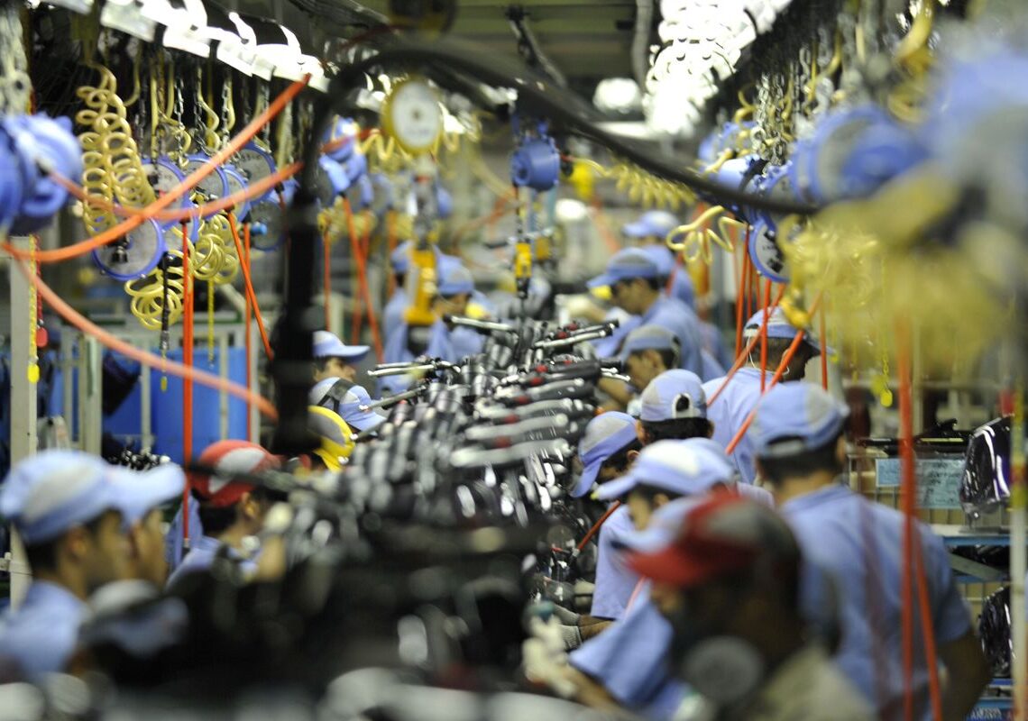 Atividade econômica brasileira contraiu 0,2% em outubro