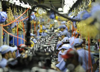 Atividade econômica brasileira contraiu 0,2% em outubro