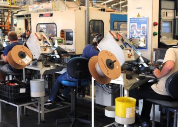 Produção industrial reverte queda e sobe 0,1% em outubro, mostra IBGE