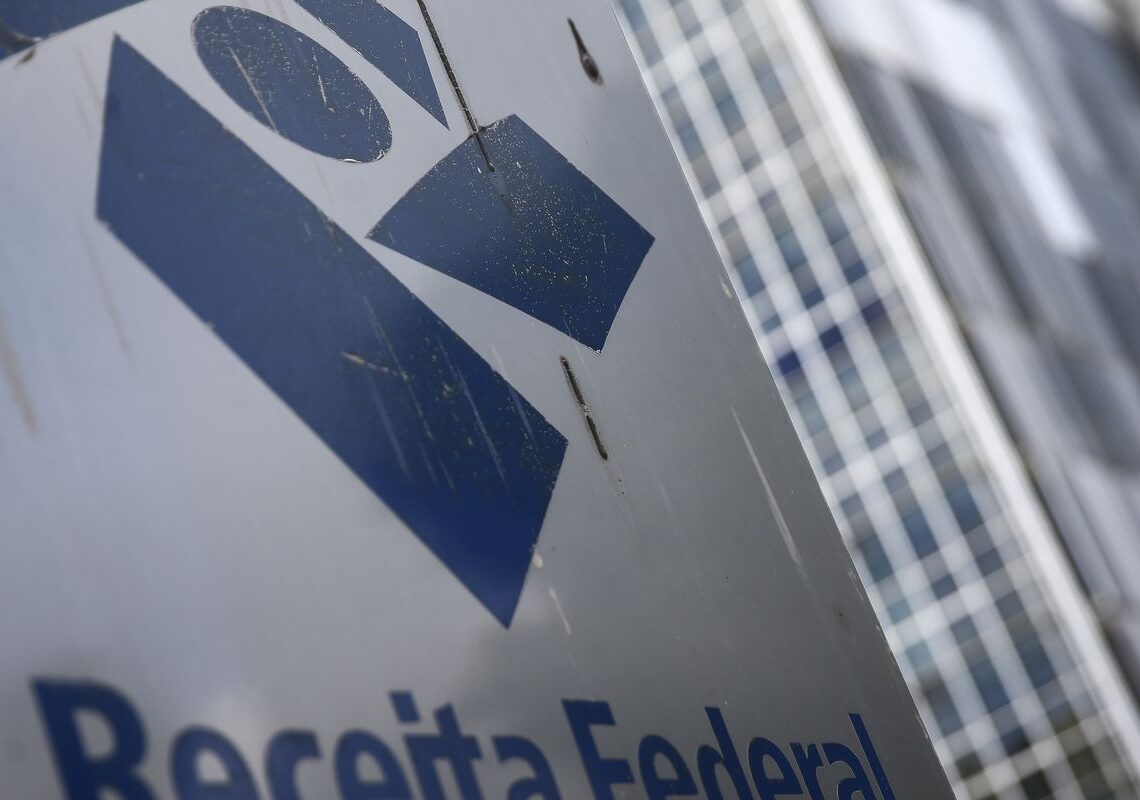 Receita alerta para falsas cobranças com nome e CPF do contribuinte