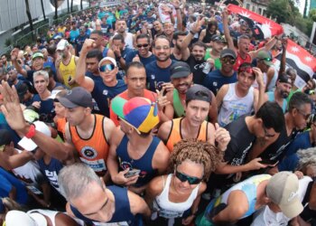 Com disposição e alegria, corredores anônimos agitam a São Silvestre