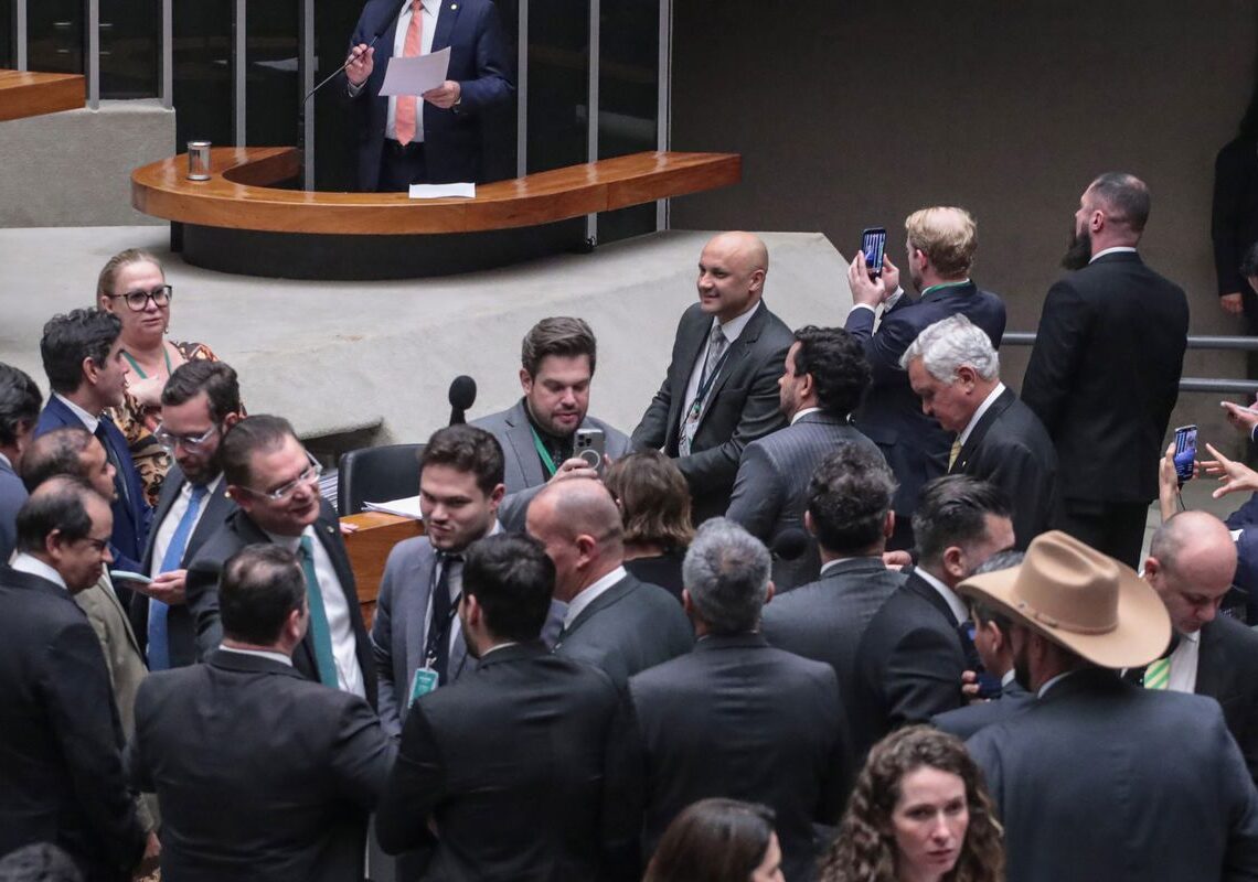 PL da Dosimetria beneficia criminosos comuns, dizem especialistas