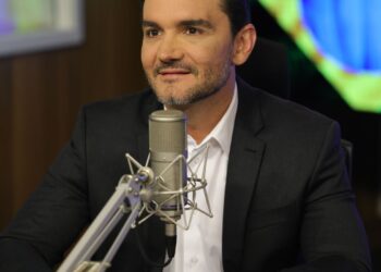 União Brasil decide expulsar ministro Celso Sabino da legenda