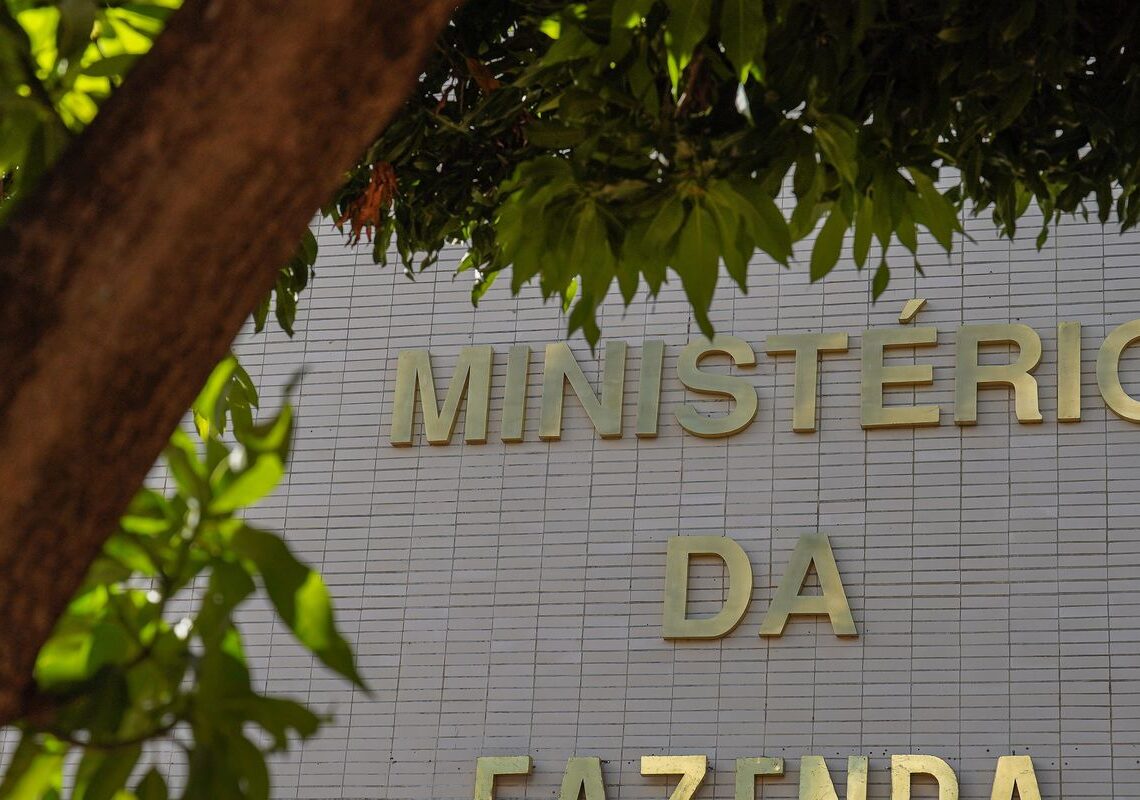 Estatais federais em dificuldade poderão pedir aportes da União