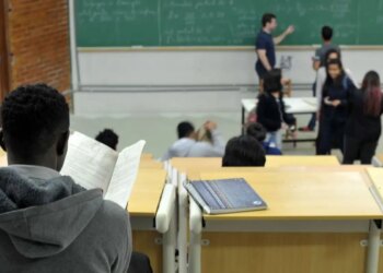 Violência e censura afetam nove em cada dez professores brasileiros