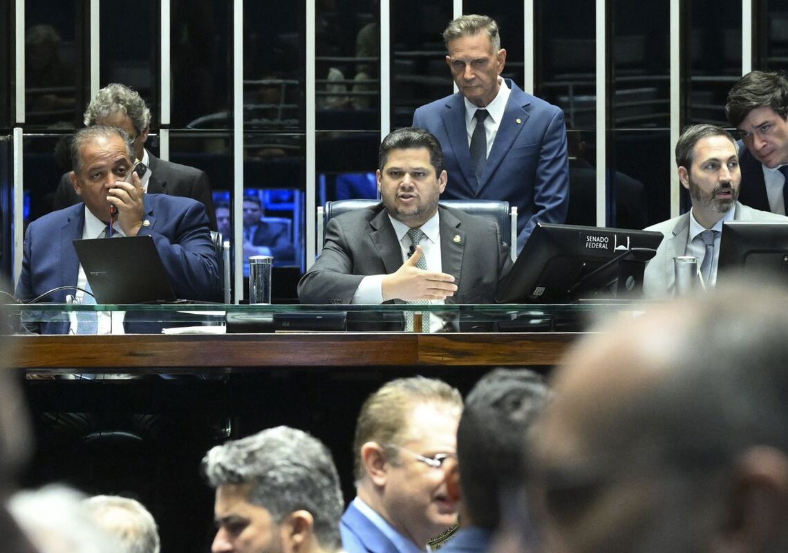 Senado aprova redução da pena de condenados pelo 8/1 e trama golpista