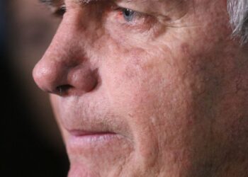 Com crise persistente de soluços, Bolsonaro faz nova cirurgia