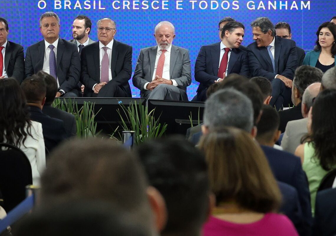 Lula cria comitê gestor e lança plataforma da reforma tributária