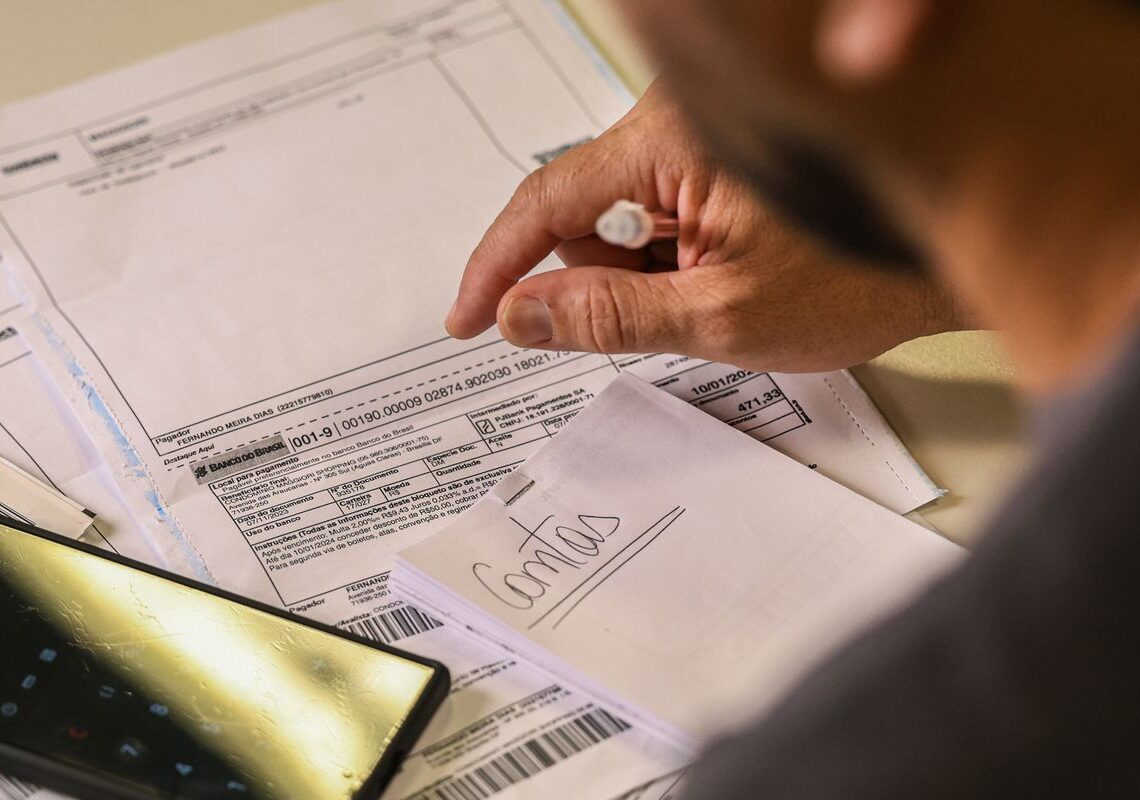 Salário mínimo de R$ 1.621 começa a valer nesta quinta-feira