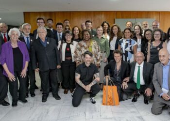 Governo debate combate ao antissemitismo com foco na educação