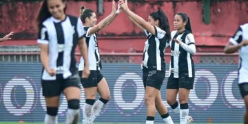 Corinthians e Arsenal duelam na final da Copa das Campeãs da Fifa