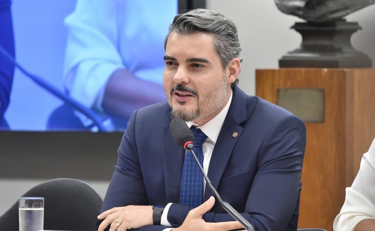 Comissão aprova inclusão de faixas exclusivas para motos na Política Nacional de Mobilidade Urbana – Notícias