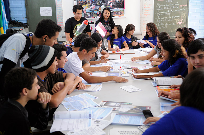 Lei incentiva participação de jovens em olimpíadas científicas — Senado Notícias