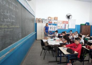 Tributação sobre bets poderá garantir isenção de IR a professores — Senado Notícias