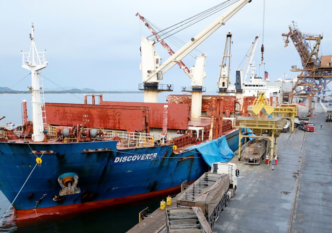 Novas tarifas de Trump poupam 46% das exportações do Brasil aos EUA