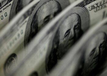 Bolsa bate recorde e dólar cai para R$ 5,17 com fim de tarifaço